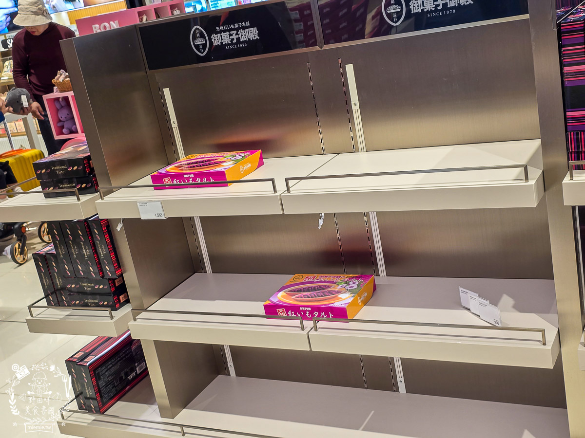 【2025那霸機場免稅店攻略】必買伴手禮、專櫃彩妝藥妝、市區提貨流程懶人包！沖繩那霸機場買什麼？最新免稅店清單：紅芋塔、YSL粉底液、限定藥妝全收錄