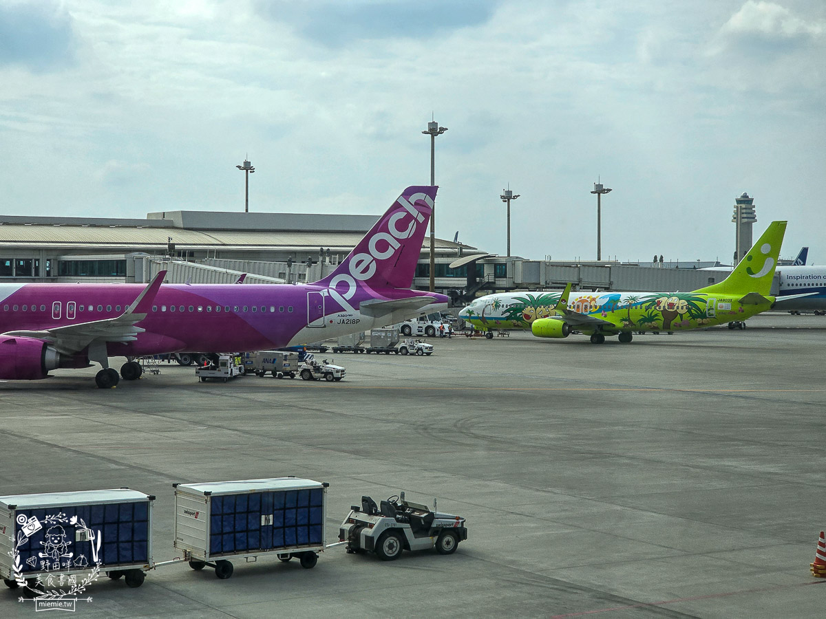 【2025那霸機場免稅店攻略】必買伴手禮、專櫃彩妝藥妝、市區提貨流程懶人包！沖繩那霸機場買什麼？最新免稅店清單：紅芋塔、YSL粉底液、限定藥妝全收錄