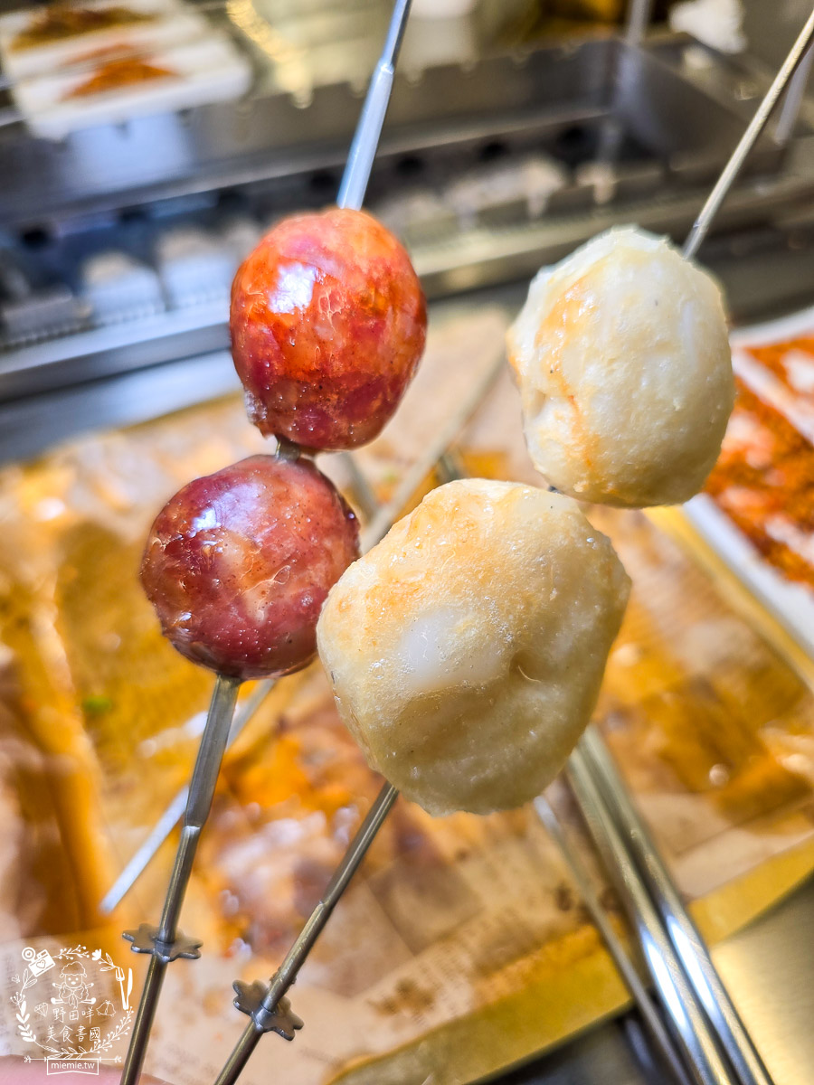 高雄景觀餐廳｜白雲串燒｜小港大坪頂景觀寵物餐廳！自動旋轉串燒×薩摩耶萌犬，打造全台最療癒的景觀餐廳！