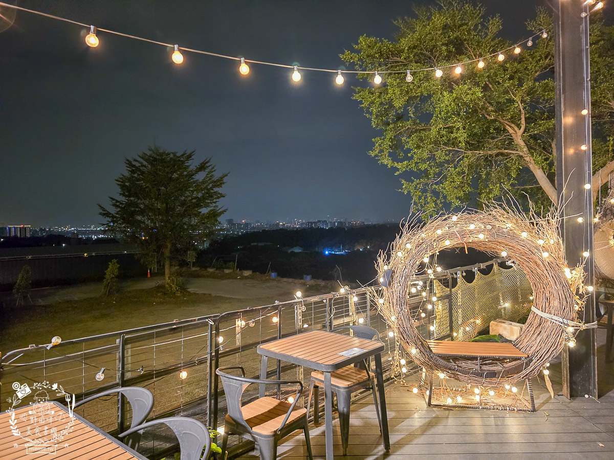 2026高雄旅遊推薦|小港大坪頂「微笑白雲」全攻略!薩摩耶、布偶貓陪你喝咖啡|看飛機夕陽的療癒天堂! - 第12張圖 2026高雄旅遊推薦|小港大坪頂「微笑白雲」全攻略!薩摩耶、布偶貓陪你喝咖啡|看飛機夕陽的療癒天堂!