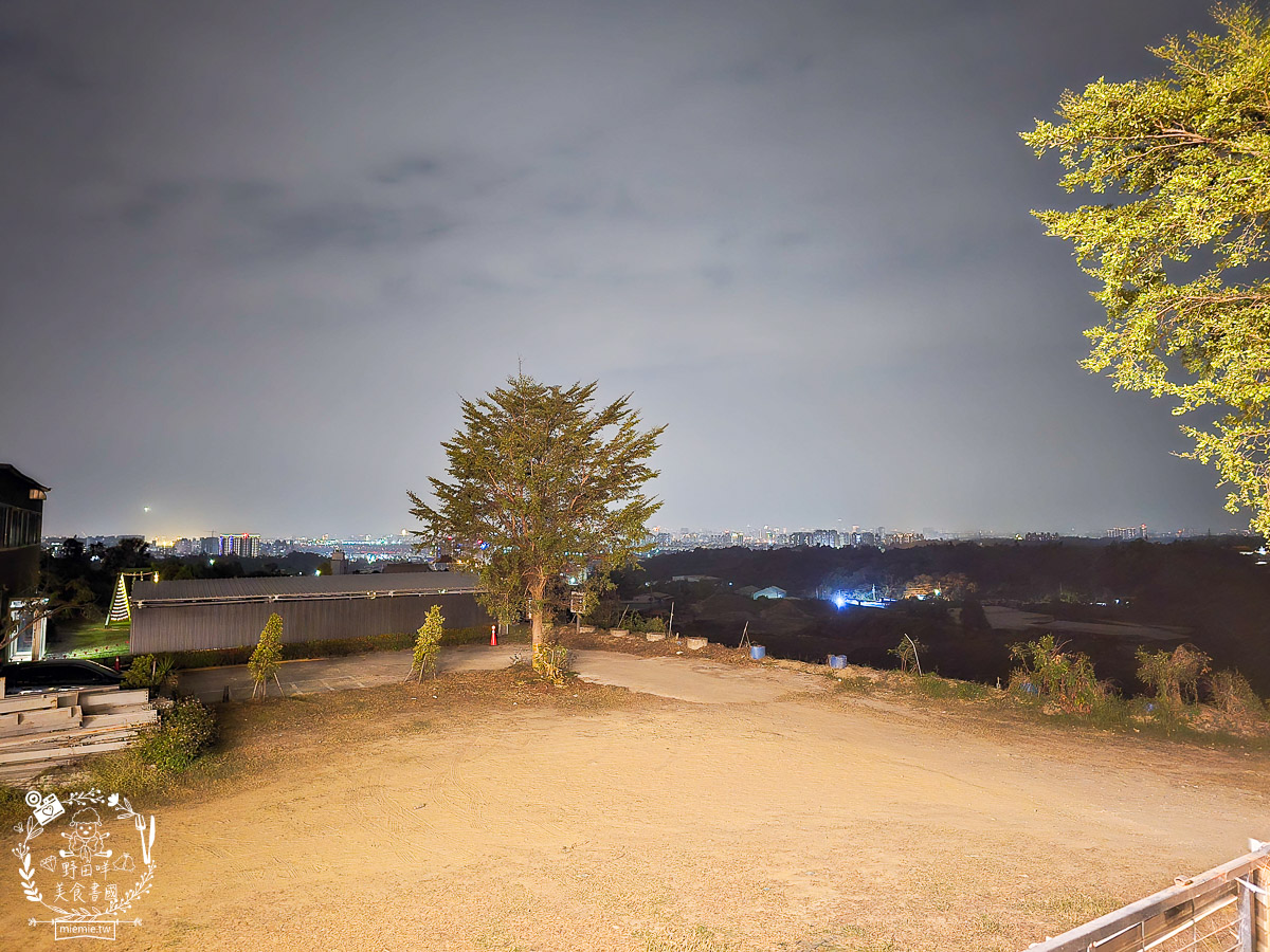 2026高雄旅遊推薦|小港大坪頂「微笑白雲」全攻略!薩摩耶、布偶貓陪你喝咖啡|看飛機夕陽的療癒天堂! - 第14張圖 2026高雄旅遊推薦|小港大坪頂「微笑白雲」全攻略!薩摩耶、布偶貓陪你喝咖啡|看飛機夕陽的療癒天堂!