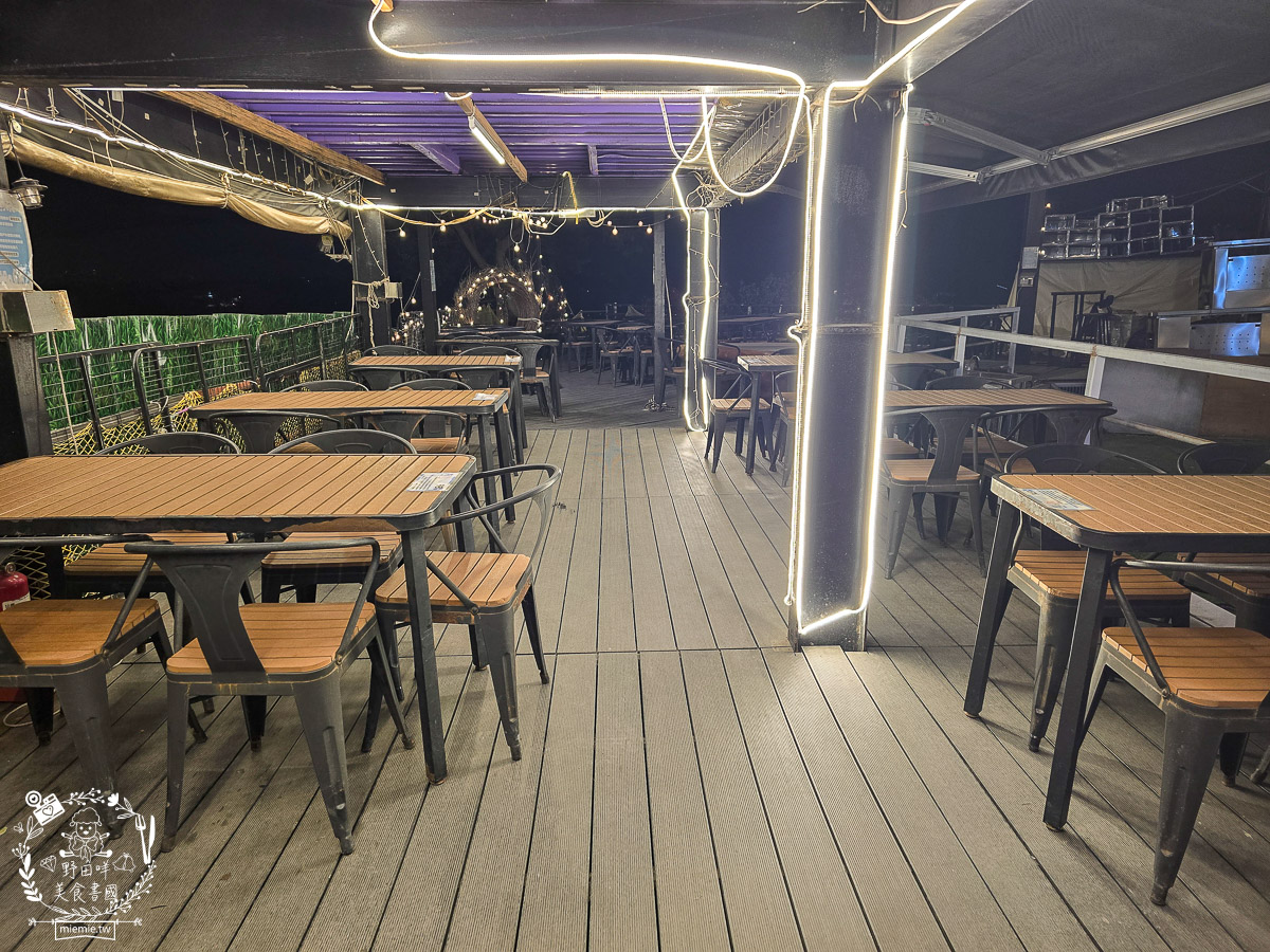 2026高雄旅遊推薦｜小港大坪頂「微笑白雲」全攻略！薩摩耶、布偶貓陪你喝咖啡｜看飛機夕陽的療癒天堂！