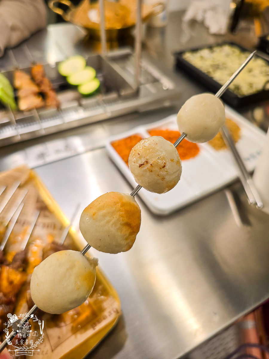 高雄景觀餐廳｜白雲串燒｜小港大坪頂景觀寵物餐廳！自動旋轉串燒×薩摩耶萌犬，打造全台最療癒的景觀餐廳！