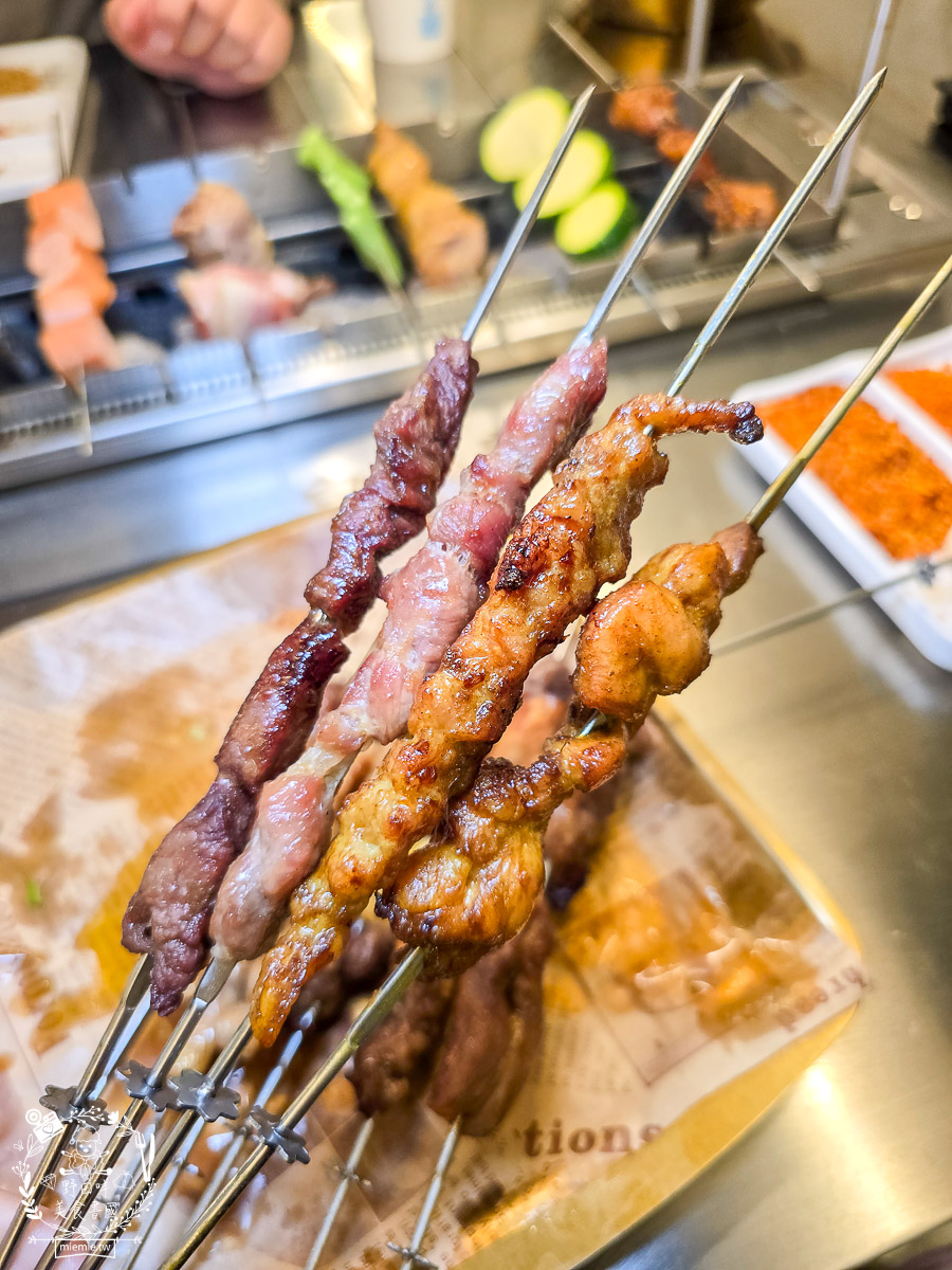 高雄景觀餐廳｜白雲串燒｜小港大坪頂景觀寵物餐廳！自動旋轉串燒×薩摩耶萌犬，打造全台最療癒的景觀餐廳！