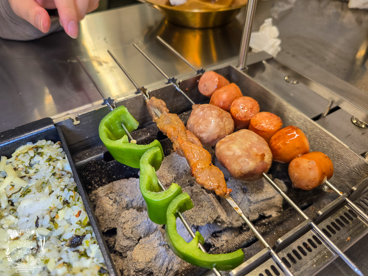 高雄景觀餐廳｜白雲串燒｜小港大坪頂景觀寵物餐廳！自動旋轉串燒×薩摩耶萌犬，打造全台最療癒的景觀餐廳！