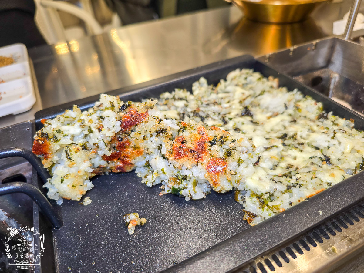 高雄景觀餐廳｜白雲串燒｜小港大坪頂景觀寵物餐廳！自動旋轉串燒×薩摩耶萌犬，打造全台最療癒的景觀餐廳！