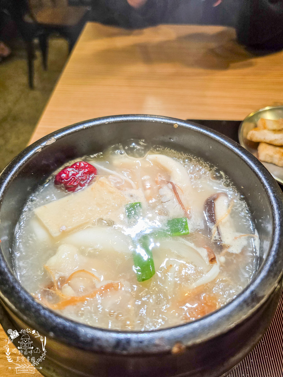 2026 高雄韓式料理吃到飽推薦[槿韓食堂]$700 爽吃 30 種現點現做韓料！部隊鍋、厚切豬五花、韓式炸雞無限續點，壽星優惠與點餐攻略全看這篇！