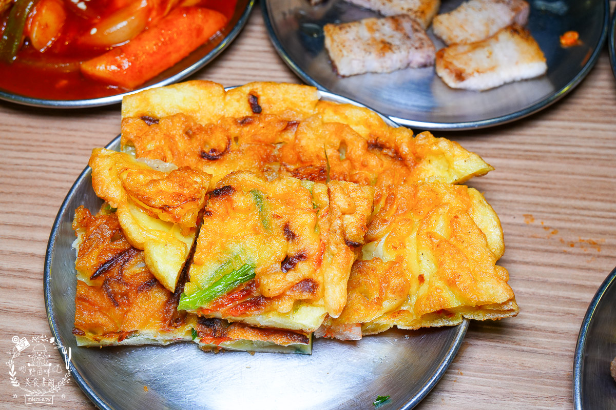 2026 高雄韓式料理吃到飽推薦[槿韓食堂]$700 爽吃 30 種現點現做韓料！部隊鍋、厚切豬五花、韓式炸雞無限續點，壽星優惠與點餐攻略全看這篇！