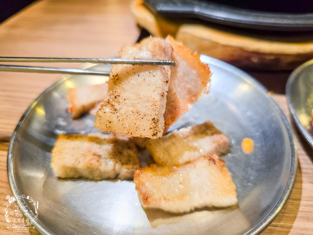 2026 高雄韓式料理吃到飽推薦[槿韓食堂]$700 爽吃 30 種現點現做韓料！部隊鍋、厚切豬五花、韓式炸雞無限續點，壽星優惠與點餐攻略全看這篇！