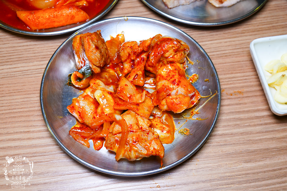 2026 高雄韓式料理吃到飽推薦[槿韓食堂]$700 爽吃 30 種現點現做韓料！部隊鍋、厚切豬五花、韓式炸雞無限續點，壽星優惠與點餐攻略全看這篇！