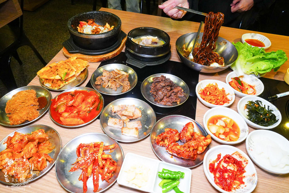 2026 高雄韓式料理吃到飽推薦[槿韓食堂]$700 爽吃 30 種現點現做韓料！部隊鍋、厚切豬五花、韓式炸雞無限續點，壽星優惠與點餐攻略全看這篇！