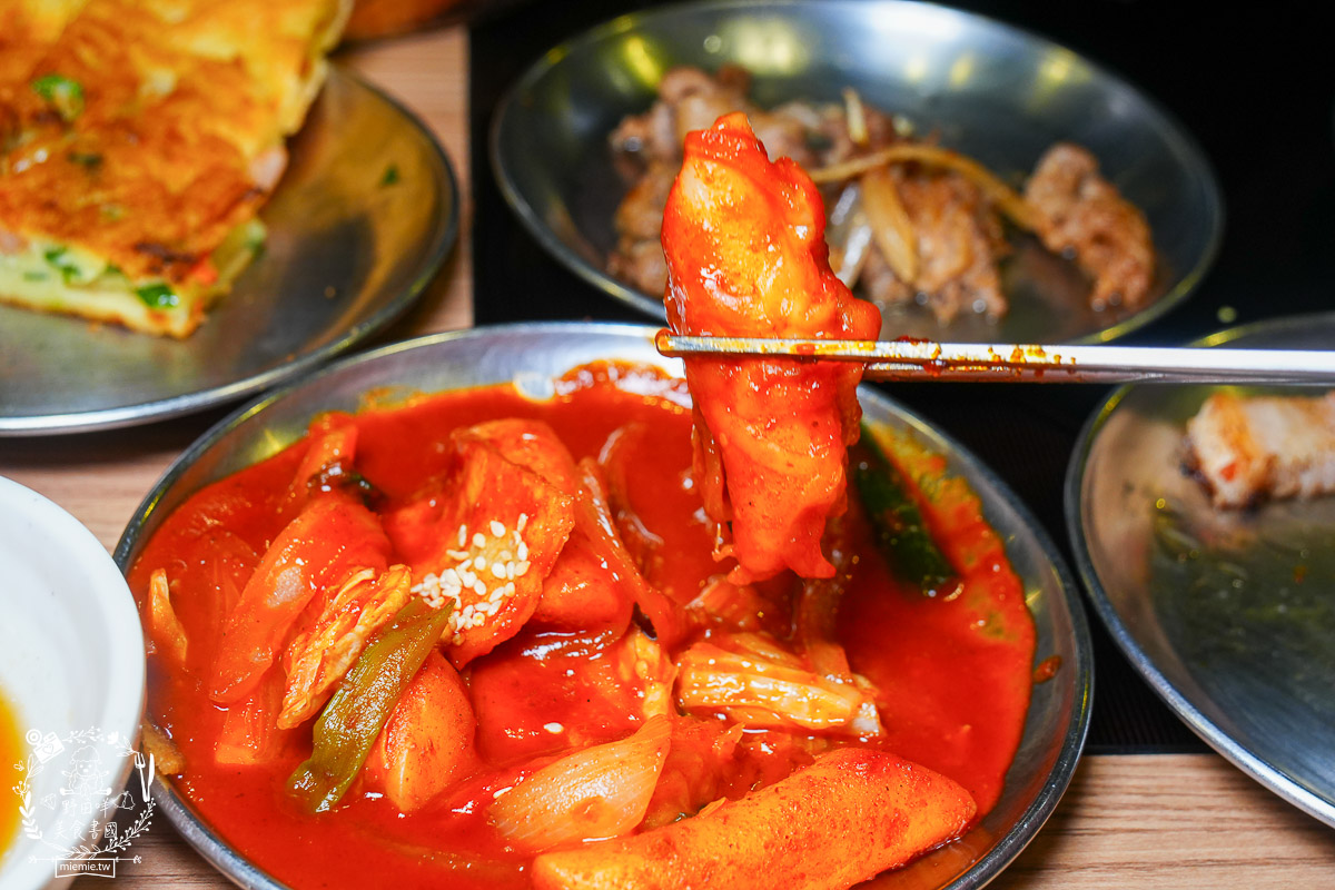 2026 高雄韓式料理吃到飽推薦[槿韓食堂]$700 爽吃 30 種現點現做韓料！部隊鍋、厚切豬五花、韓式炸雞無限續點，壽星優惠與點餐攻略全看這篇！