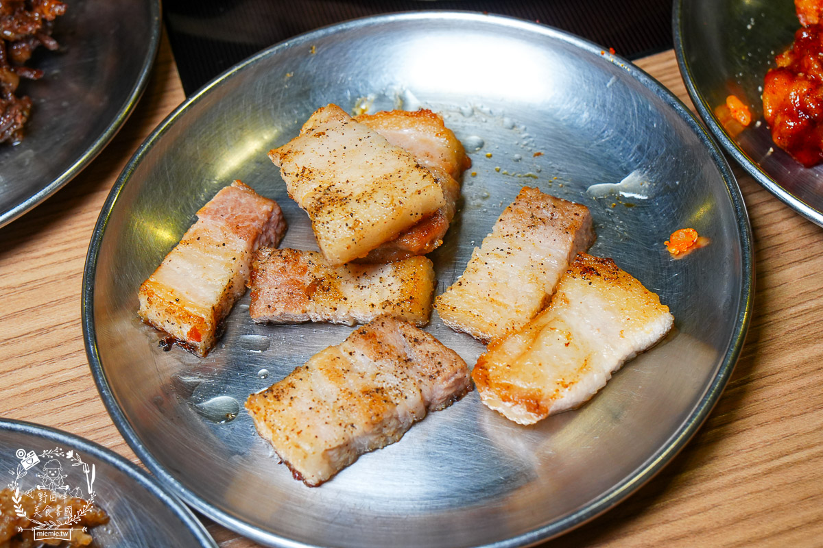 2026 高雄韓式料理吃到飽推薦[槿韓食堂]$700 爽吃 30 種現點現做韓料！部隊鍋、厚切豬五花、韓式炸雞無限續點，壽星優惠與點餐攻略全看這篇！