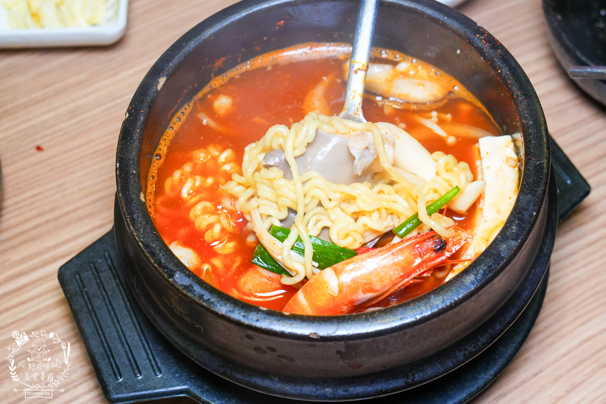 2026 高雄韓式料理吃到飽推薦[槿韓食堂]$700 爽吃 30 種現點現做韓料！部隊鍋、厚切豬五花、韓式炸雞無限續點，壽星優惠與點餐攻略全看這篇！