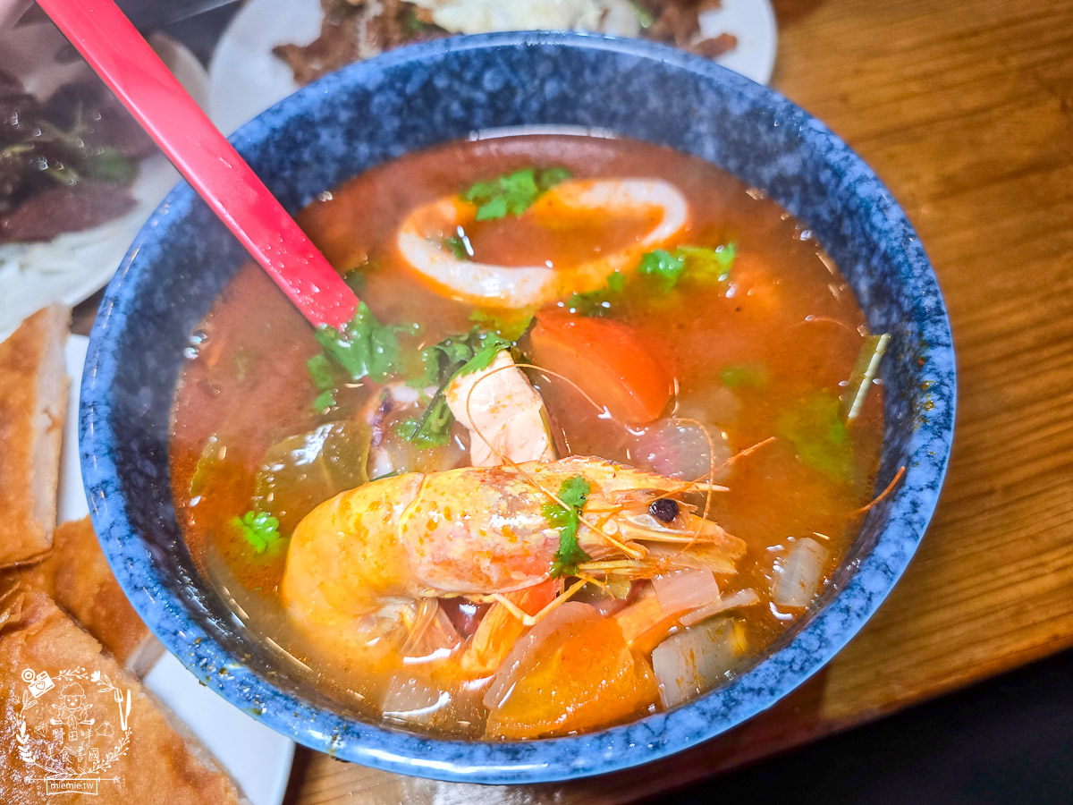 屏東泰國料理推薦｜泰度異國料理：在地人口袋名單！零踩雷的平價泰式神店，必點噴香打拋豬（內附菜單）