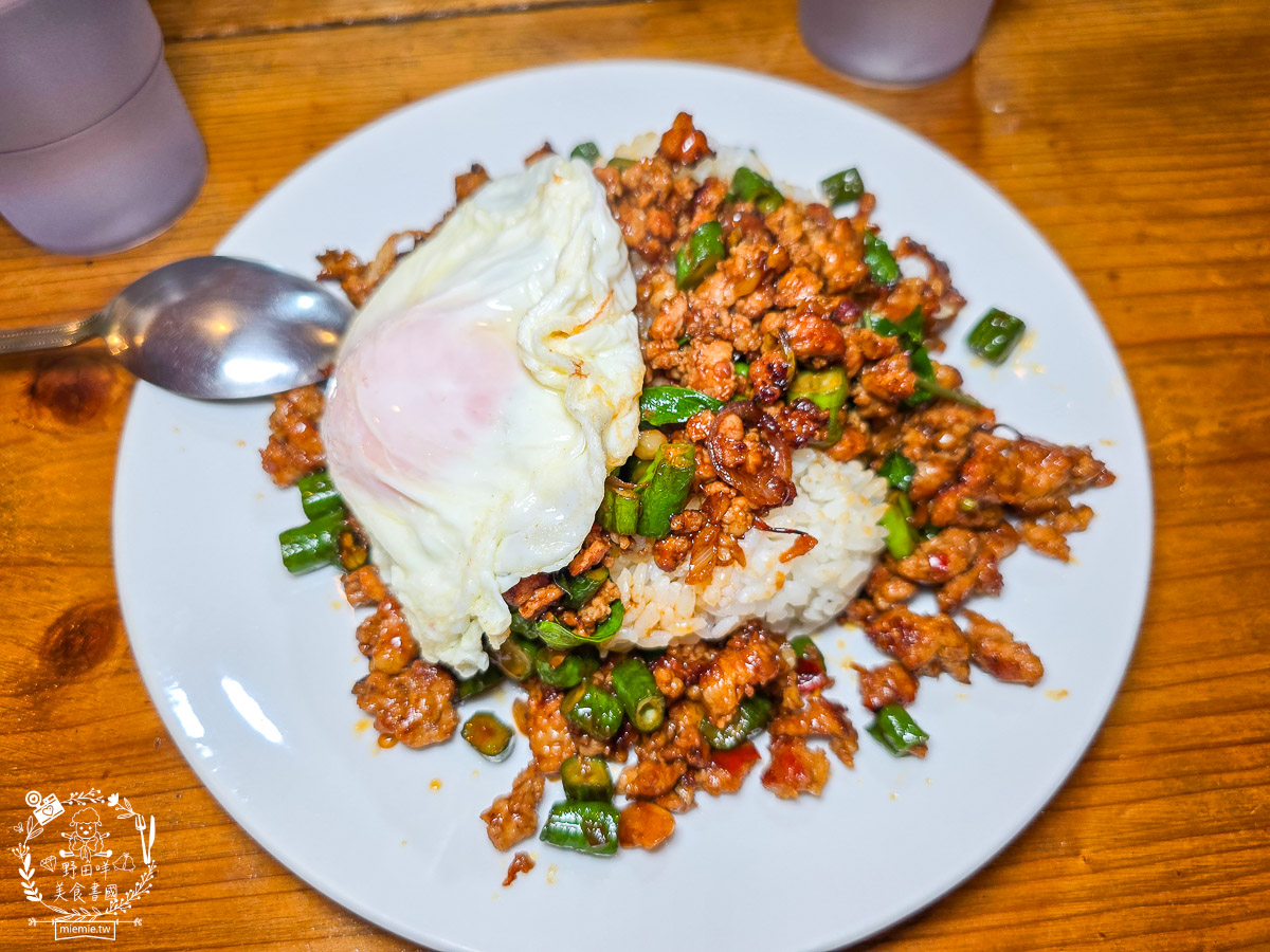 屏東泰國料理推薦｜泰度異國料理：在地人口袋名單！零踩雷的平價泰式神店，必點噴香打拋豬（內附菜單）