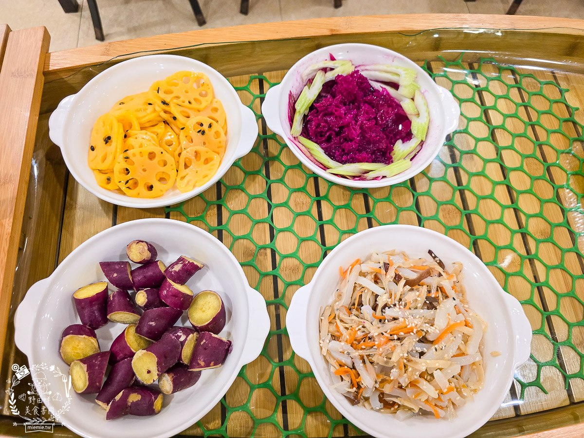 高雄美食｜素香庭｜三民區超高CP值素食吃到飽！火鍋、歐式自助餐、現烤酥皮濃湯一次滿足