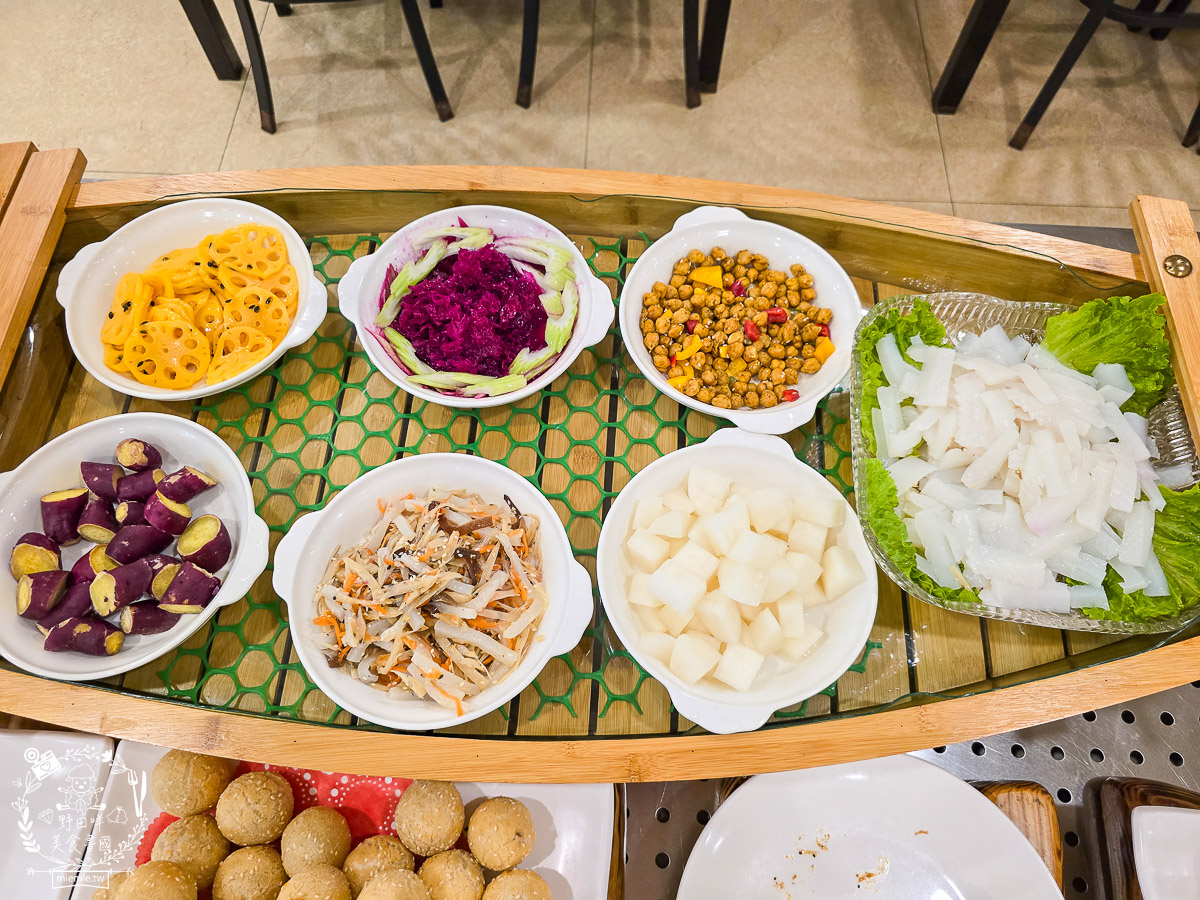 高雄美食｜素香庭｜三民區超高CP值素食吃到飽！火鍋、歐式自助餐、現烤酥皮濃湯一次滿足