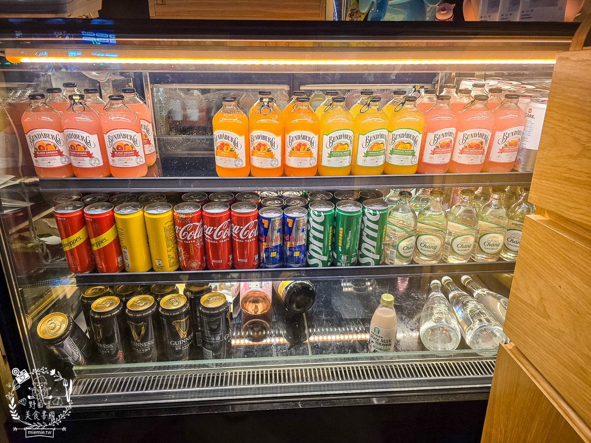高雄餐酒館推薦[Lazy Bistro 慵懶餐酒館]美術館青海路聚餐首選！2026壽星優惠送主餐、生蠔買一送一，菜單與必點推薦完整攻略