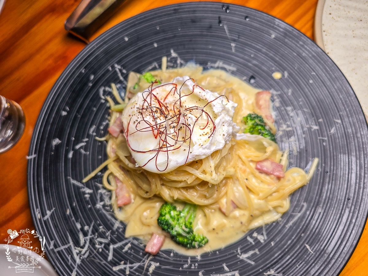 高雄餐酒館推薦[Lazy Bistro 慵懶餐酒館]美術館青海路聚餐首選！2026壽星優惠送主餐、生蠔買一送一，菜單與必點推薦完整攻略