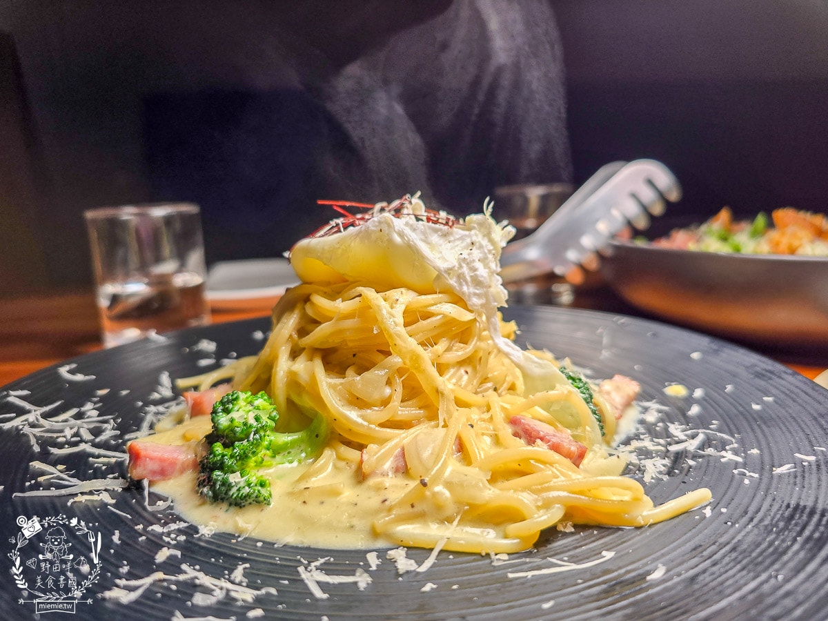 高雄餐酒館推薦[Lazy Bistro 慵懶餐酒館]美術館青海路聚餐首選！2026壽星優惠送主餐、生蠔買一送一，菜單與必點推薦完整攻略