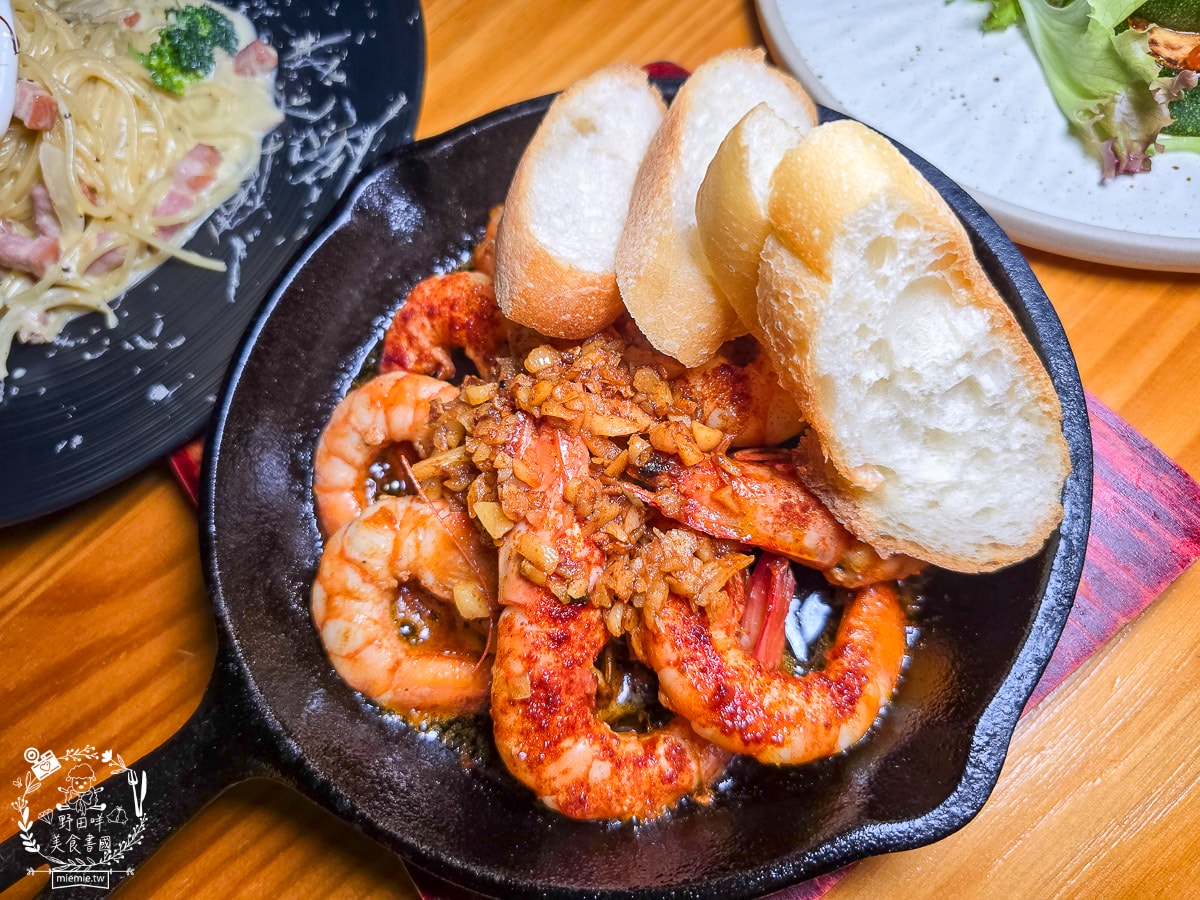 高雄餐酒館推薦[Lazy Bistro 慵懶餐酒館]美術館青海路聚餐首選！2026壽星優惠送主餐、生蠔買一送一，菜單與必點推薦完整攻略