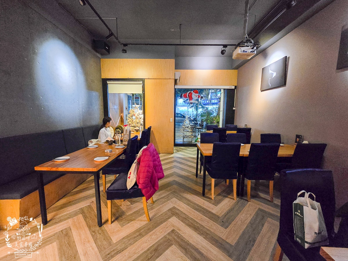高雄餐酒館推薦[Lazy Bistro 慵懶餐酒館]美術館青海路聚餐首選！2026壽星優惠送主餐、生蠔買一送一，菜單與必點推薦完整攻略