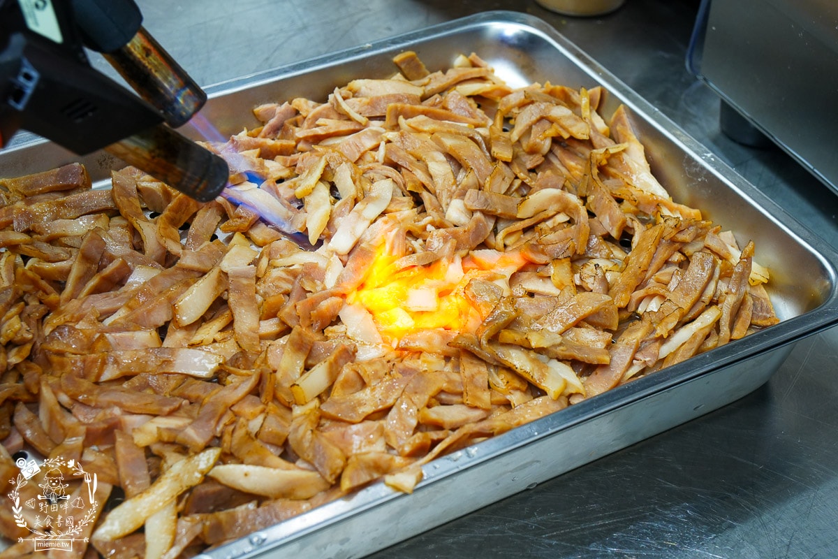 楠梓美食推薦｜久碗 台味麵舖｜超親民的銅板價文青麵食！平日也客滿的溫暖乾拌麵