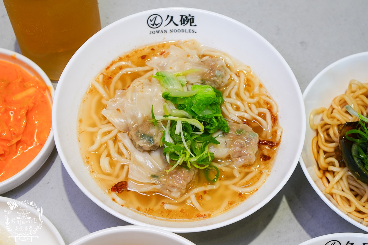楠梓美食推薦｜久碗 台味麵舖｜超親民的銅板價文青麵食！平日也客滿的溫暖乾拌麵
