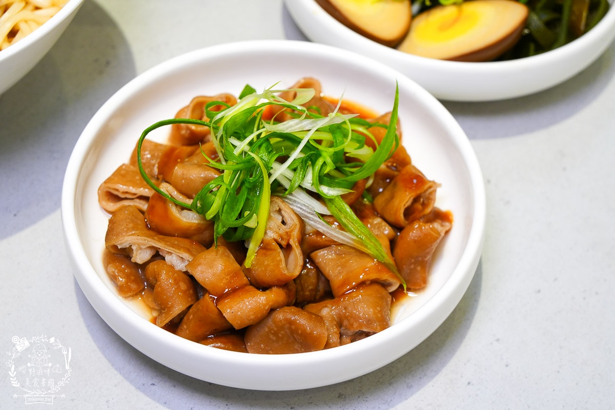 楠梓美食推薦｜久碗 台味麵舖｜超親民的銅板價文青麵食！平日也客滿的溫暖乾拌麵