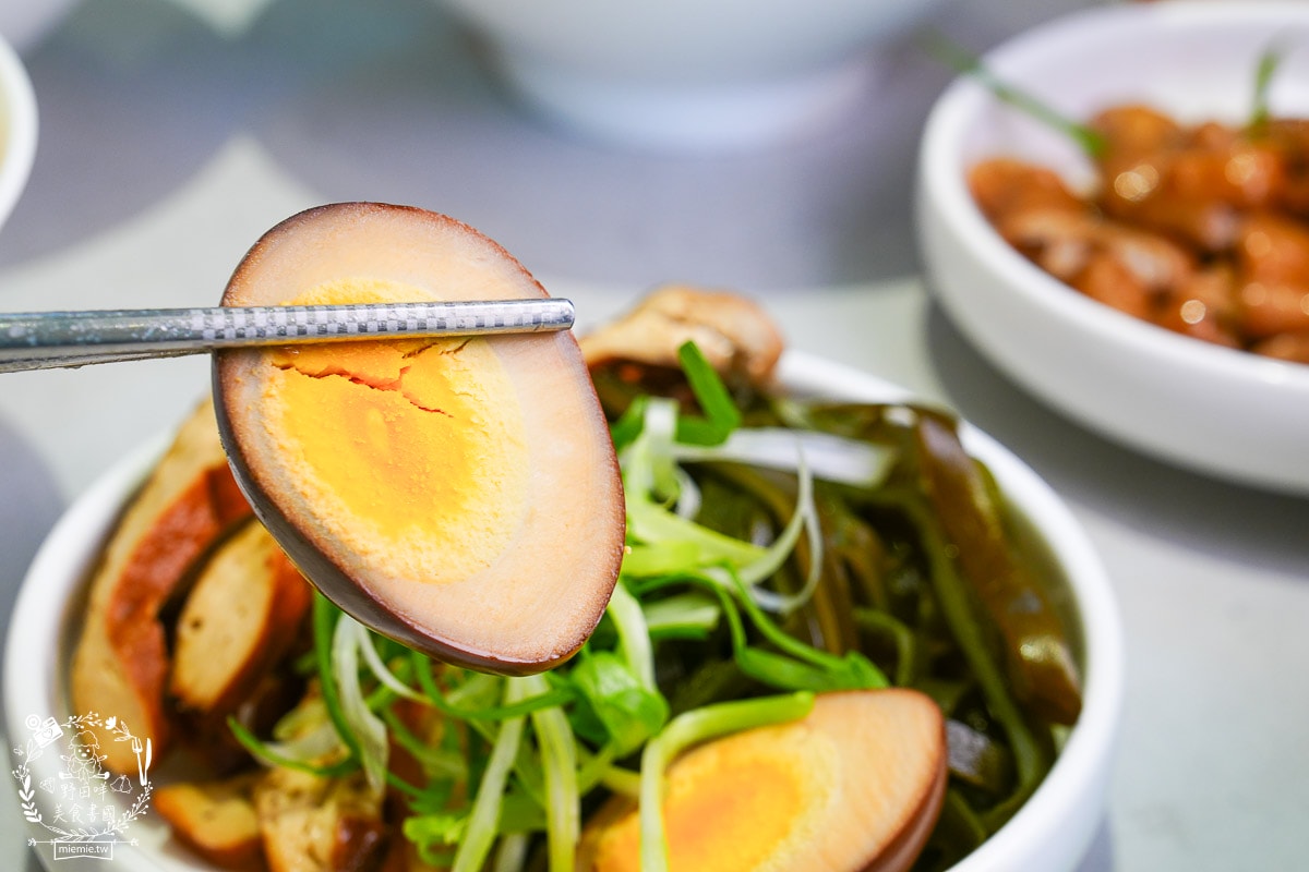 楠梓美食推薦｜久碗 台味麵舖｜超親民的銅板價文青麵食！平日也客滿的溫暖乾拌麵