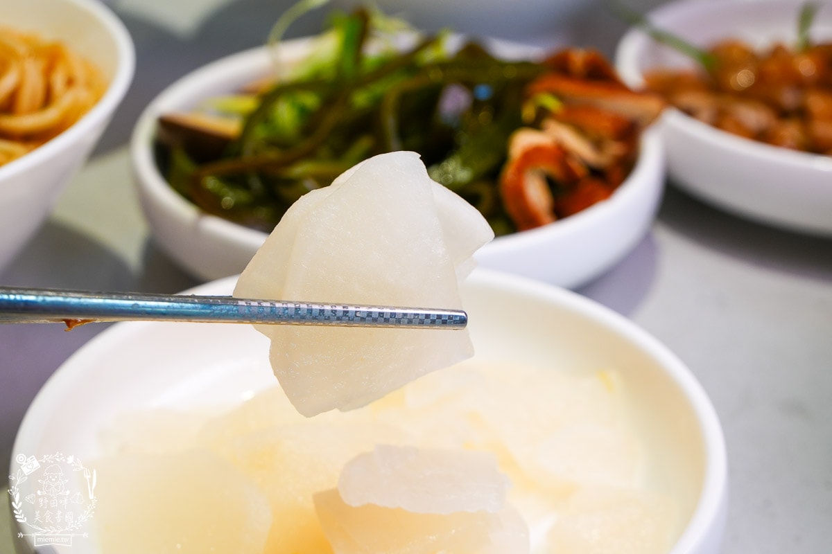 楠梓美食推薦｜久碗 台味麵舖｜超親民的銅板價文青麵食！平日也客滿的溫暖乾拌麵