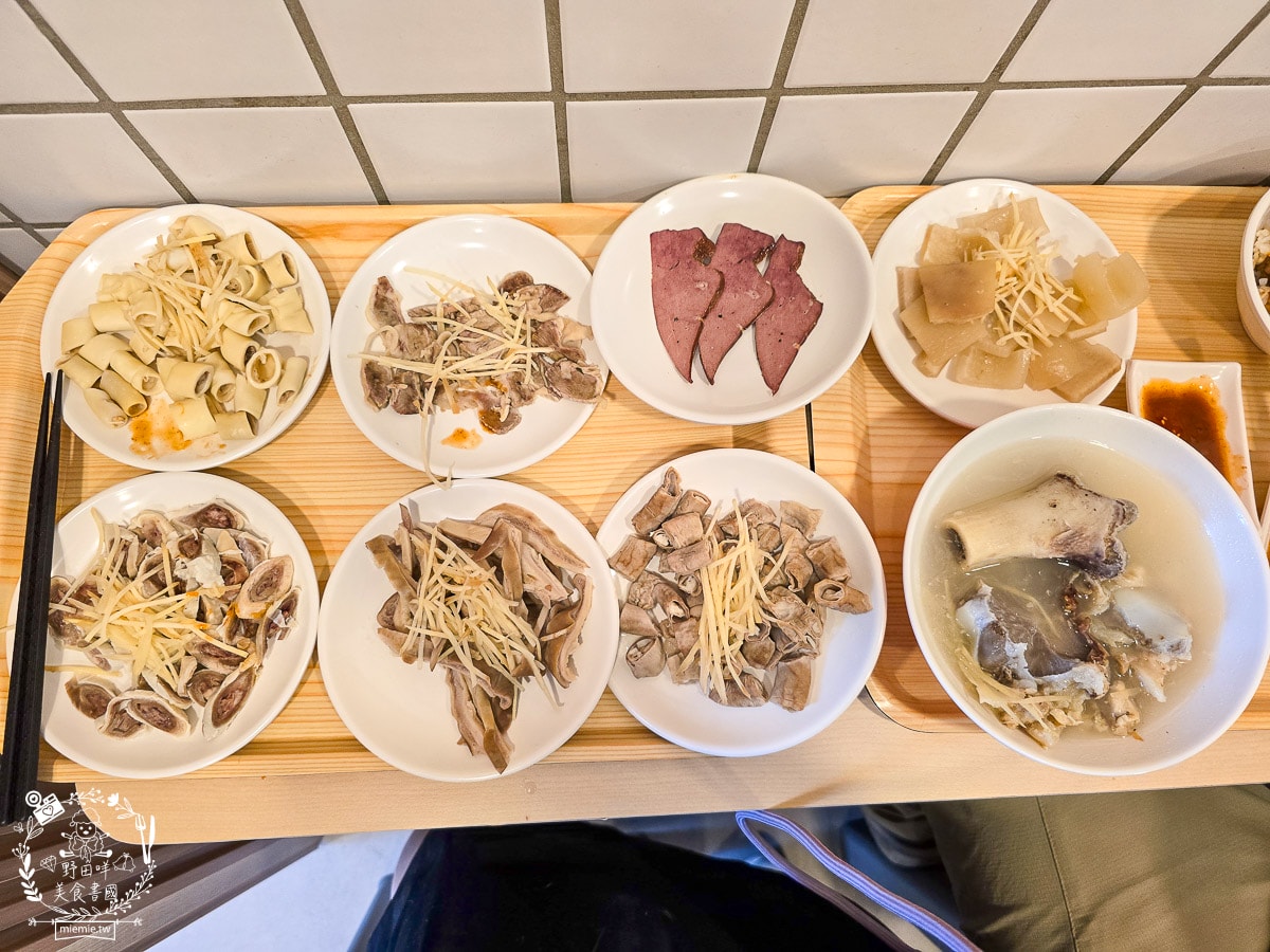 [屏東美食] 豬豬呷 DiDiJah 屏東豬雜專賣店｜屏東西市場的最美豬雜店！台畜職人精神，重新定義「黑白切」的乾淨與美味