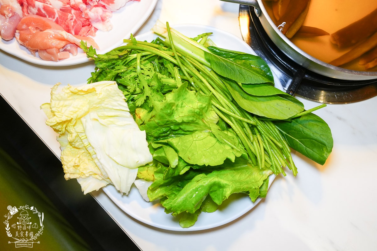 高雄火鍋吃到飽推薦｜青木堂華夏店$399起不收服務費！櫻桃鴨、胭脂羊、Niseko冰淇淋無限享用，超狂CP值完整攻略