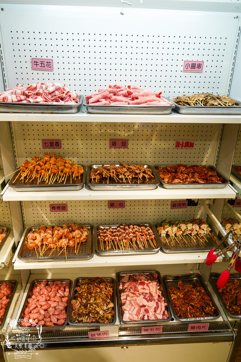 高雄美食[南海澎湖燒烤吃到飽]現撈海魚、澎湖鮮蚵吃到飽！挑戰 100+ 種食材，火烤兩吃的極致海味盛宴