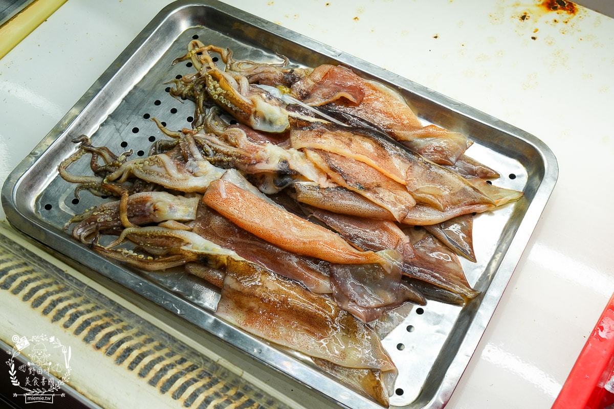 高雄美食[南海澎湖燒烤吃到飽]現撈海魚、澎湖鮮蚵吃到飽！挑戰 100+ 種食材，火烤兩吃的極致海味盛宴