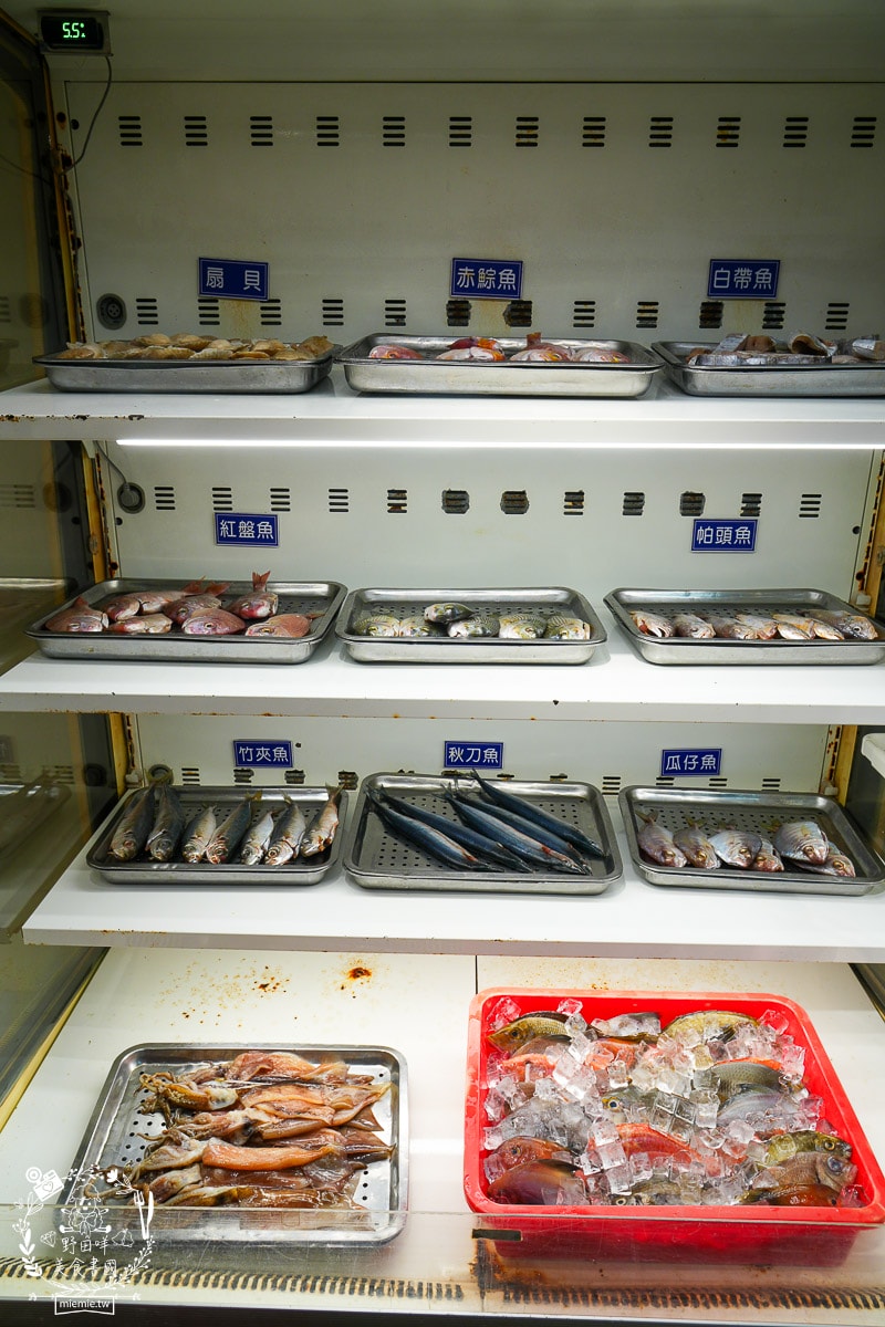 高雄美食[南海澎湖燒烤吃到飽]現撈海魚、澎湖鮮蚵吃到飽！挑戰 100+ 種食材，火烤兩吃的極致海味盛宴