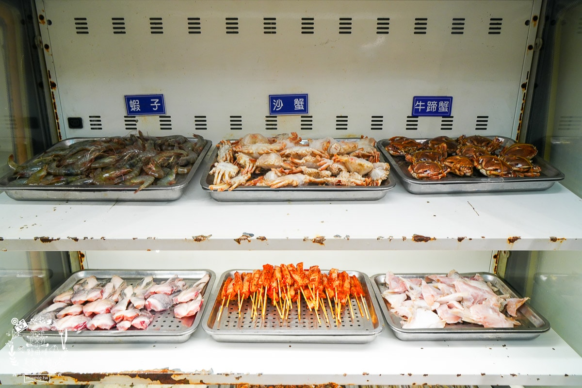 高雄美食[南海澎湖燒烤吃到飽]現撈海魚、澎湖鮮蚵吃到飽！挑戰 100+ 種食材，火烤兩吃的極致海味盛宴