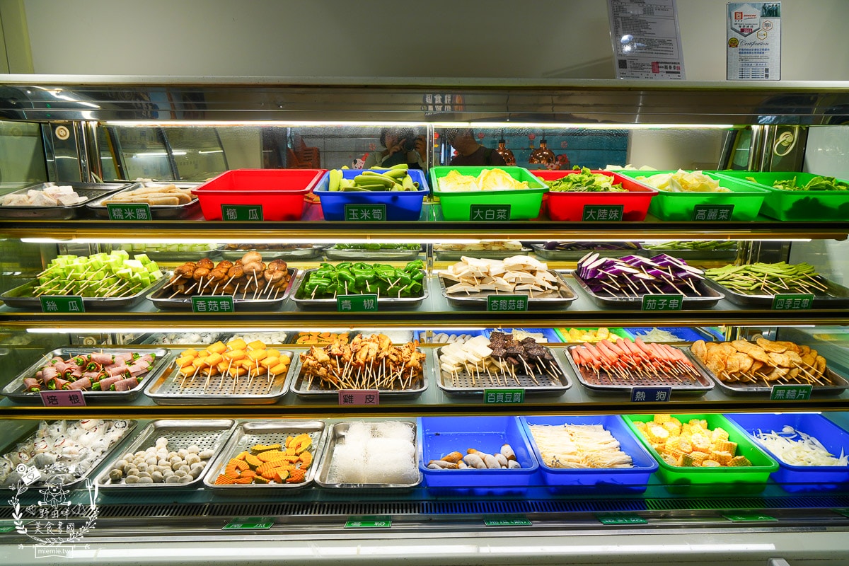 高雄美食[南海澎湖燒烤吃到飽]現撈海魚、澎湖鮮蚵吃到飽！挑戰 100+ 種食材，火烤兩吃的極致海味盛宴
