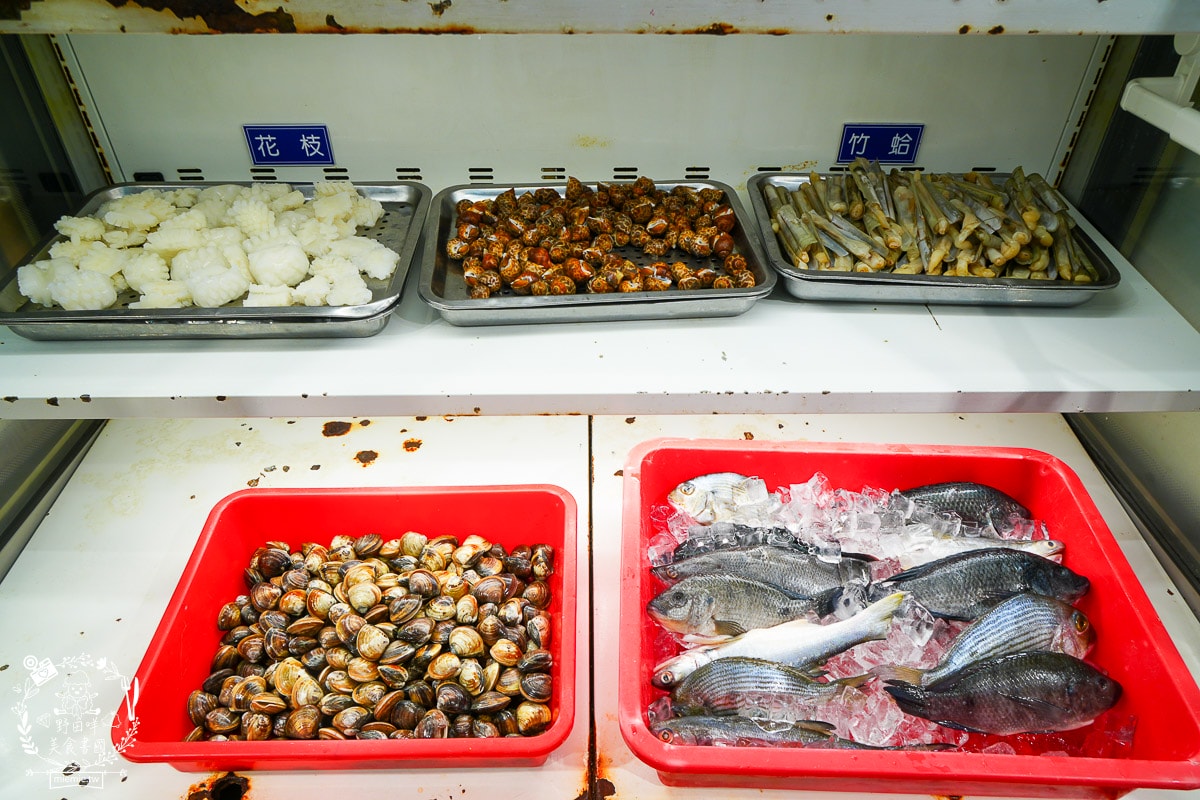 高雄美食[南海澎湖燒烤吃到飽]現撈海魚、澎湖鮮蚵吃到飽！挑戰 100+ 種食材，火烤兩吃的極致海味盛宴