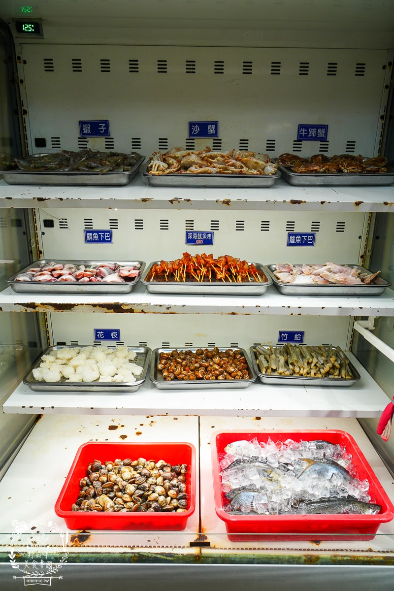 高雄美食[南海澎湖燒烤吃到飽]現撈海魚、澎湖鮮蚵吃到飽！挑戰 100+ 種食材，火烤兩吃的極致海味盛宴
