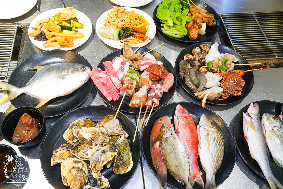 高雄美食[南海澎湖燒烤吃到飽]現撈海魚、澎湖鮮蚵吃到飽！挑戰 100+ 種食材，火烤兩吃的極致海味盛宴