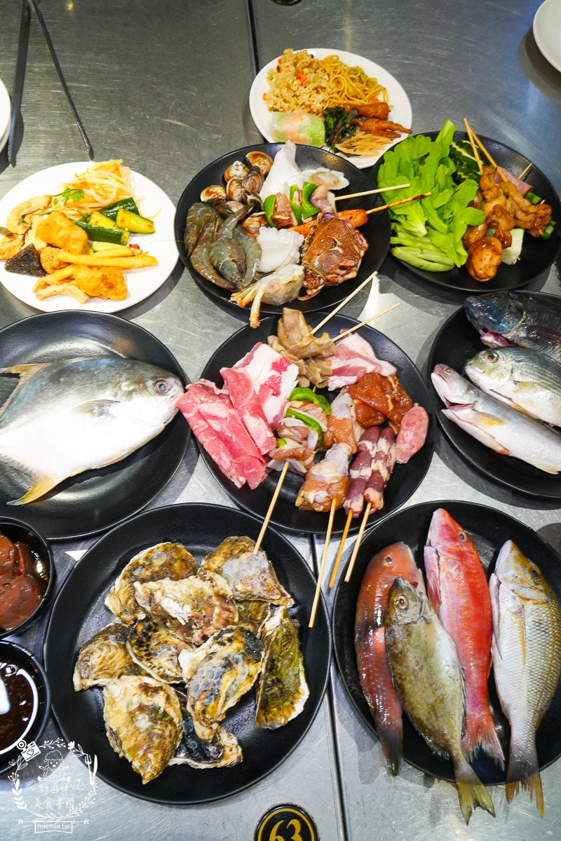 高雄美食[南海澎湖燒烤吃到飽]現撈海魚、澎湖鮮蚵吃到飽！挑戰 100+ 種食材，火烤兩吃的極致海味盛宴