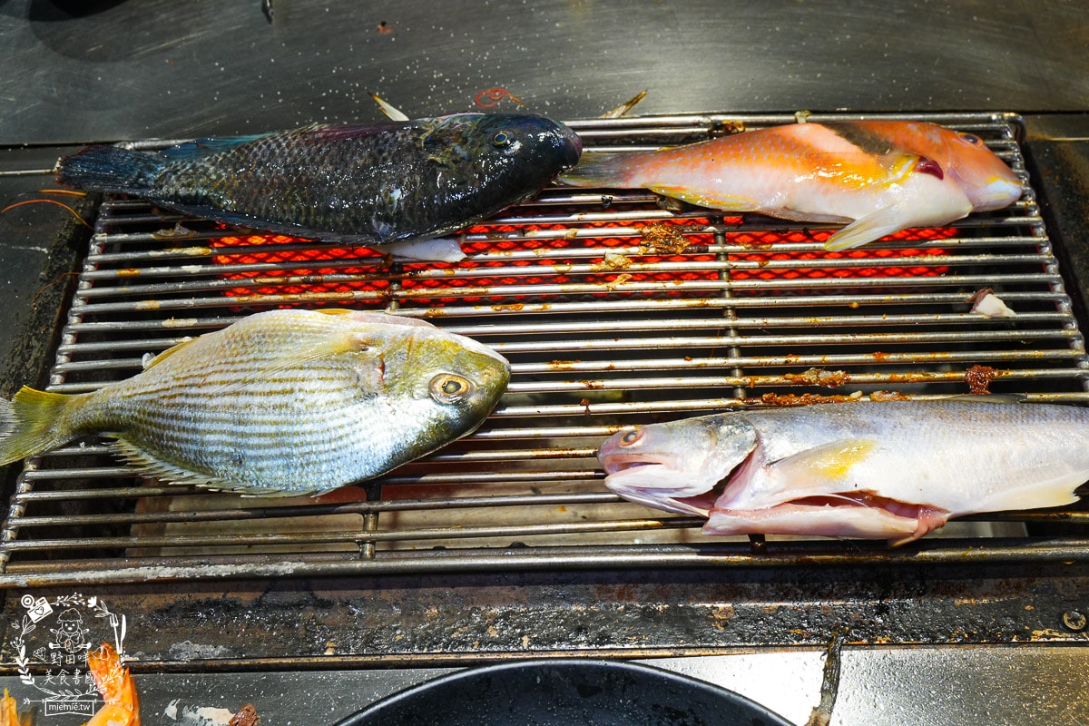 高雄美食[南海澎湖燒烤吃到飽]現撈海魚、澎湖鮮蚵吃到飽！挑戰 100+ 種食材，火烤兩吃的極致海味盛宴