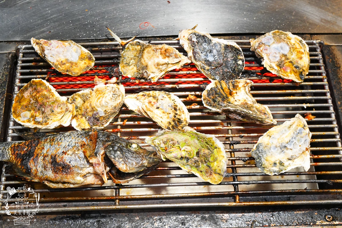 高雄美食[南海澎湖燒烤吃到飽]現撈海魚、澎湖鮮蚵吃到飽！挑戰 100+ 種食材，火烤兩吃的極致海味盛宴