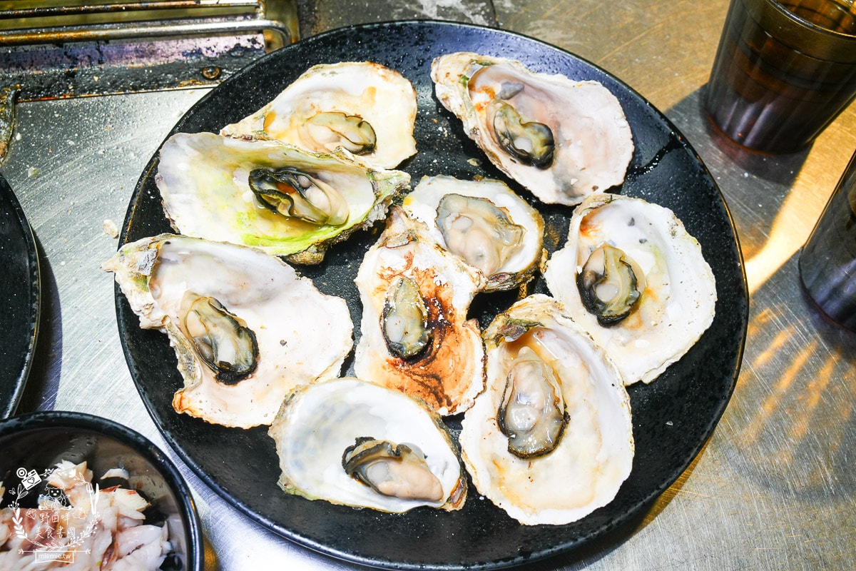 高雄美食[南海澎湖燒烤吃到飽]現撈海魚、澎湖鮮蚵吃到飽！挑戰 100+ 種食材，火烤兩吃的極致海味盛宴