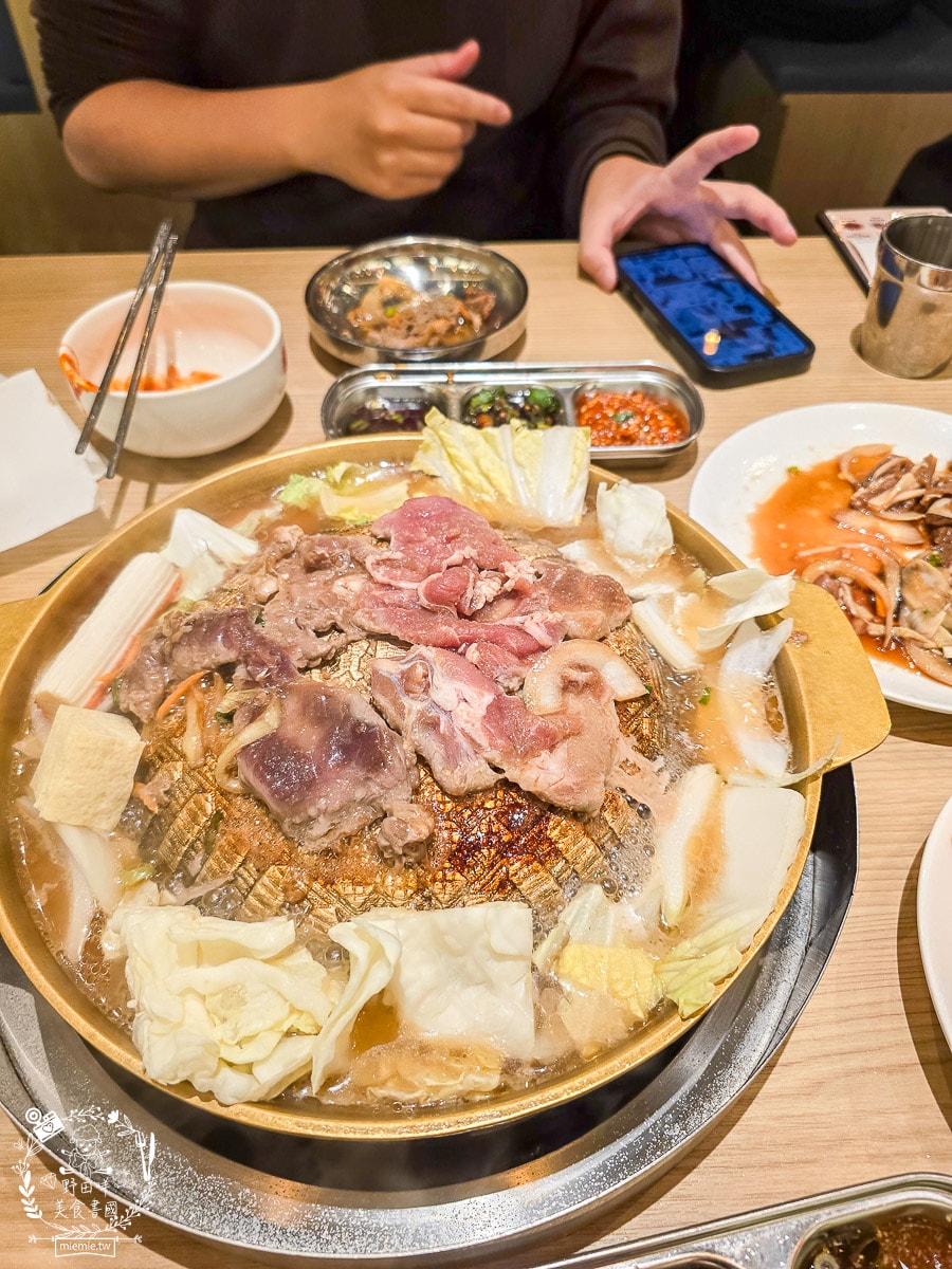 高雄夢時代美食推薦》高麗園銅盤烤肉吃到飽！498元起爽吃6種肉品與道地韓式小菜！銅板價加點12道精緻韓食