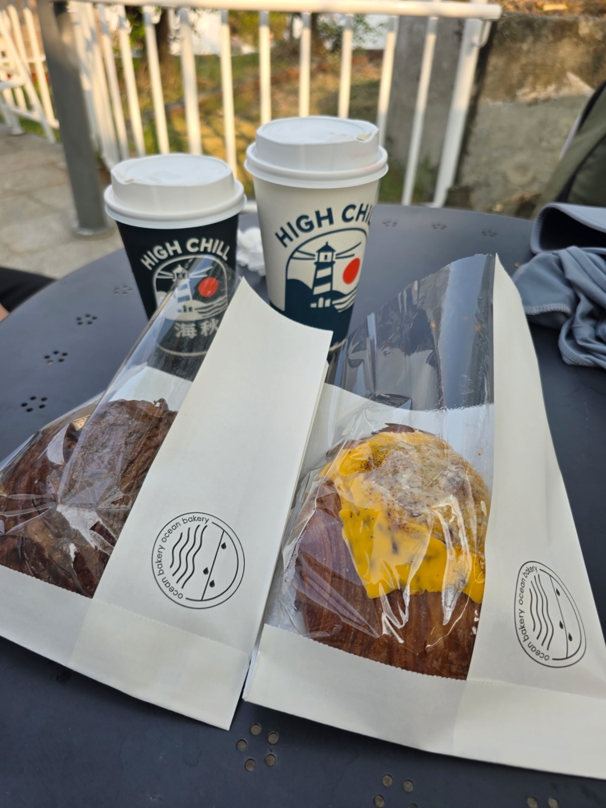 高雄最強可頌 OCEAN BAKERY 進駐旗津燈塔！無敵夕陽海景、限定可頌霜淇淋全攻略