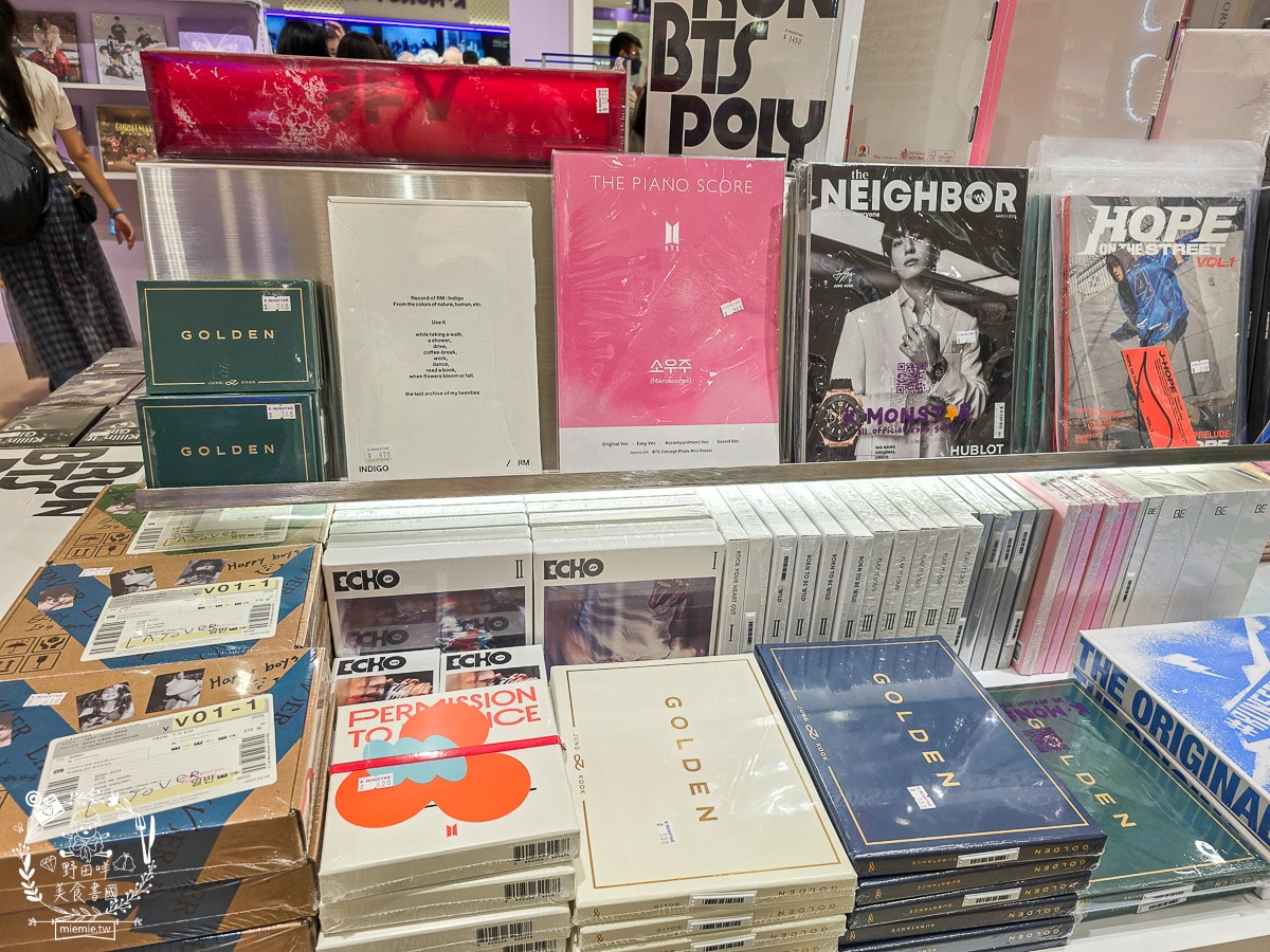 K-MONSTAR夢時代門市｜超多熱門K-pop 專輯、拍貼機、抽卡機、限定小卡、周邊、 手燈！