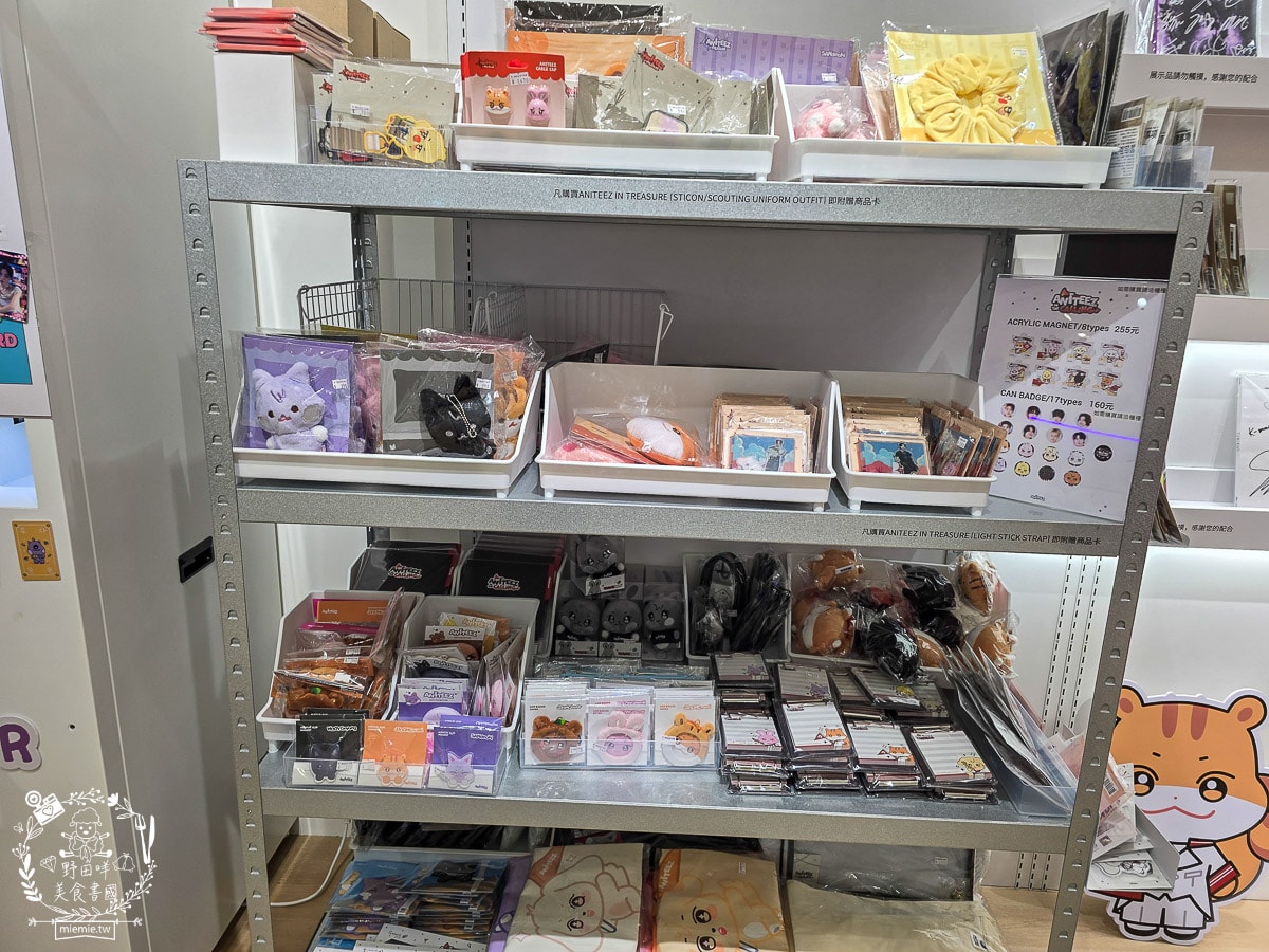 K-MONSTAR夢時代門市｜超多熱門K-pop 專輯、拍貼機、抽卡機、限定小卡、周邊、 手燈！